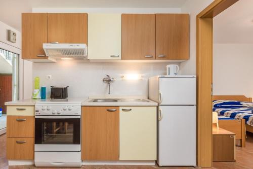 Apartment in pinewood near the sea, Nerezine (Foto 10)