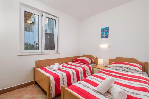 Apartment in pinewood near the sea, Nerezine (Foto 6)