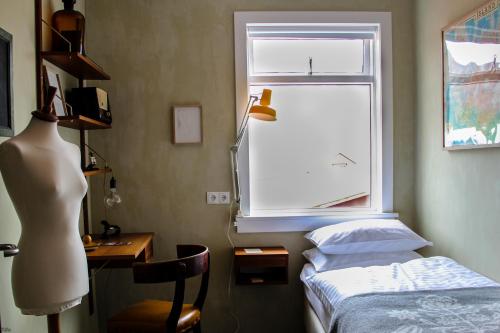 Single Room with Shared Bathroom