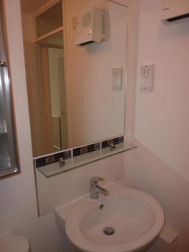 WynnStay Studio Apartments - image 12