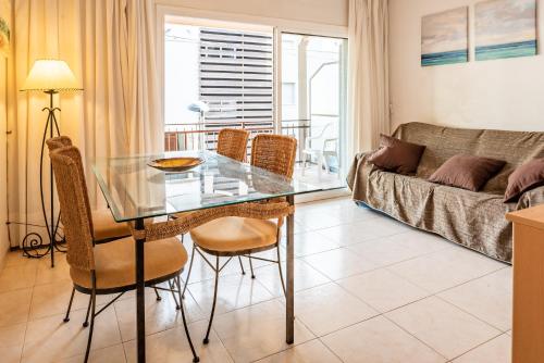  Carle Magne Apartments in Platja  dAro