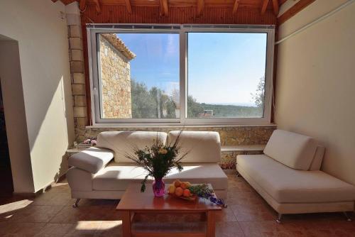  Klio Stone house/sea view/1km to the beach, Pension in Levktron