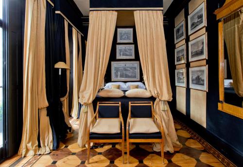 192594122 Blakes Hotel
