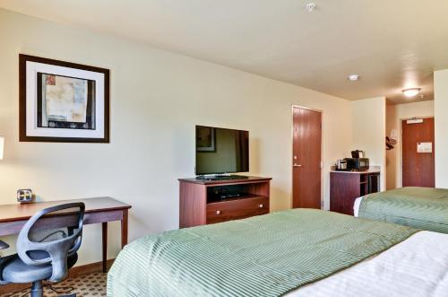 Castle Rock Inn & Suites - Quinter