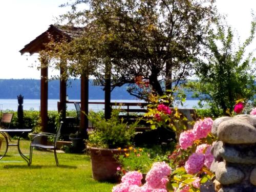Camano Island Inn - image 9