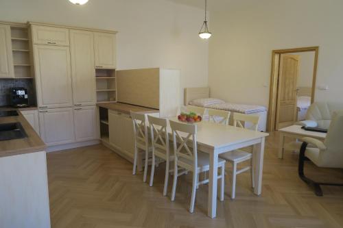 Deluxe Apartment with Garden View image 9