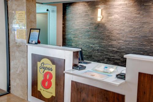 Előcsarnok, Super 8 by Wyndham St. Petersburg in St Petersburg (Florida)