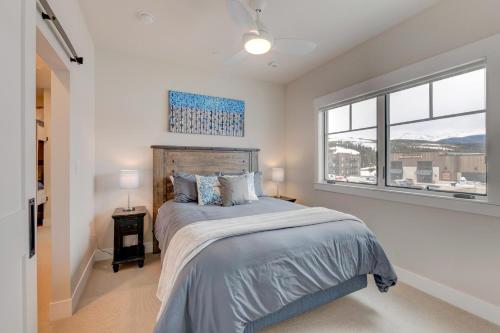 New Luxury Loft #24 Near Resort With Huge Hot Tub & Great Views - FREE Activities & Equipment Rentals Daily - image 5