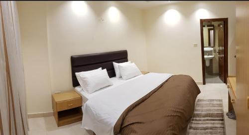 Delux Two-Bedroom Apartment image 4