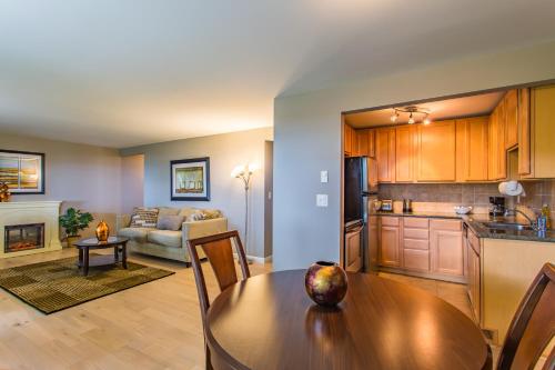 Bay View, Best Area, No Stairs, WD, 2 Baths, 2 Bedrooms, Balcony, View, 925sf, Tacoma (foto 3)