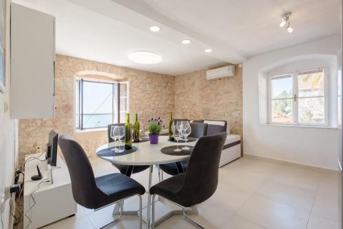  Luxury apartment with terrace Ladovina in Zavala