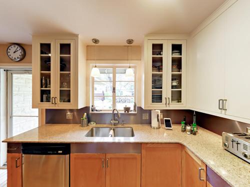Light-Filled Charmer Home Home - image 7