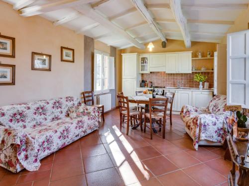  Holiday Home Il Fienile del Colle by Interhome in San Gennaro