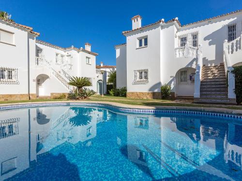 Apartment Club Sevilla I-1 by Interhome in Oliva