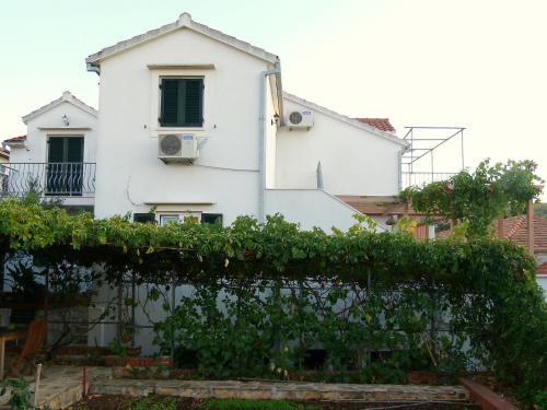  Apartment Ivo-2 in Supetar