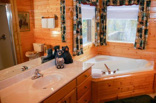 Chateau Bearden Sevierville Cabin - image 4