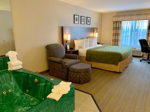 Country Inn & Suites by Radisson, Kenosha, WI