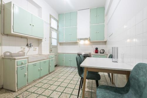 Athens Empire Paradise Apartment - image 12