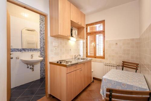 Apartments by the sea Zavala Hvar - 2061 - image 6