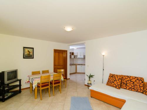 Apartment Plavac Mali-5 by Interhome in Potomje