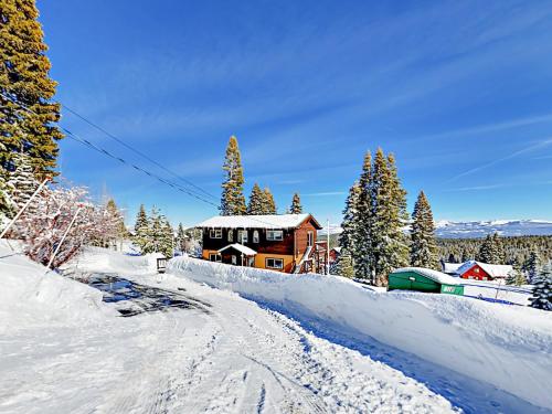Spacious Tahoe Donner Home Home - image 3