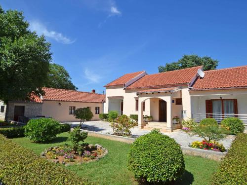  Holiday Home Niko in 23226 Pridraga