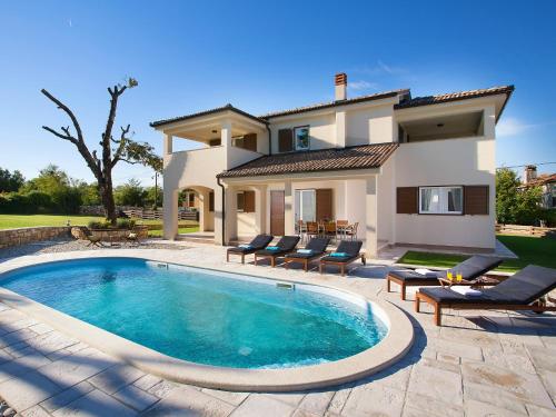  Villa Guida, Ferienwohnung in Ružići