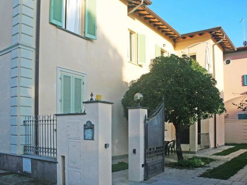  Apartment Milano by Interhome, Pension in Forte dei Marmi bei Motrone di Versilia