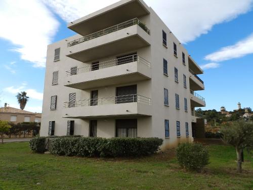 Apartment Lup - Les terrasses d'Alistro by Interhome in San-Giuliano