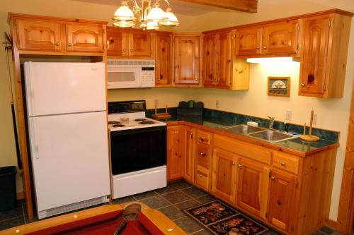 Home On The Ridge Sevierville Cabin - image 5