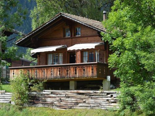  Apartment Marmotte- Chalet by Interhome, Pension in Lauenen