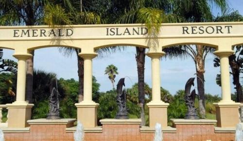 5 BR Emerald Island Villa Mins from Disney, South Facing Pool, Huge Corner Lot!