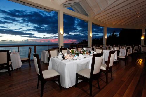 מסעדה, Calabash Cove Resort and Spa - Adults Only in Marisule