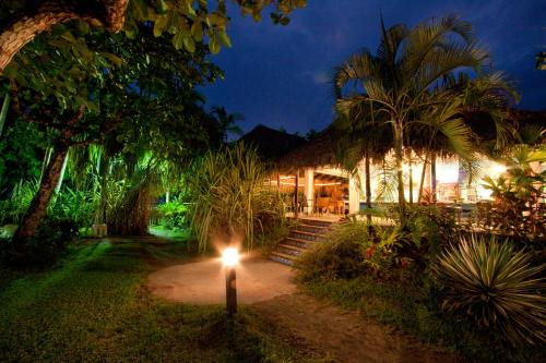 ห้องอาหาร, Karahe Beach Hotel in คิวพอส
