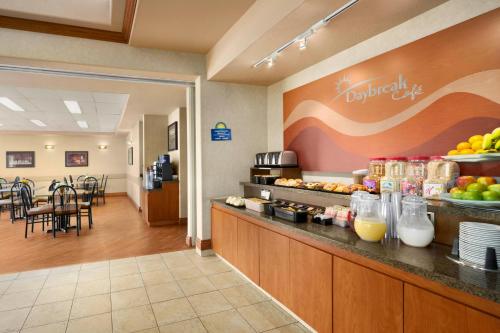 Restaurante, Days Inn by Wyndham Red Deer in Red Deer (AB)