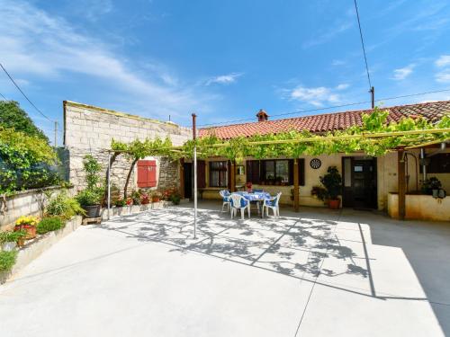  Apartment Valada in Foli