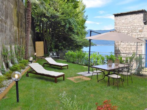  Locazione Turistica Garden Lake, Pension in Pino Lago Maggiore