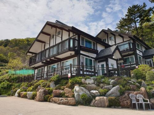 Tongyeong Yehyang Pension