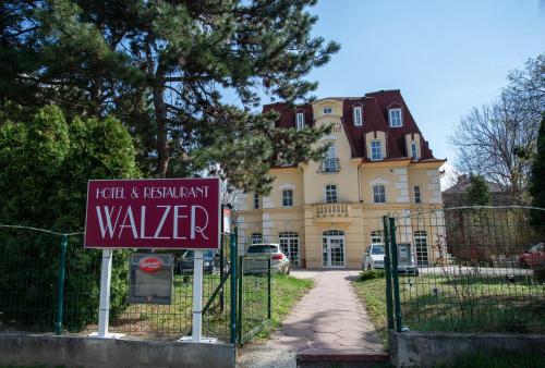 Walzer Hotel & Restaurant - image 11