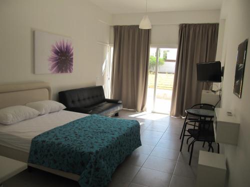 Sunny Holiday Apartments 5