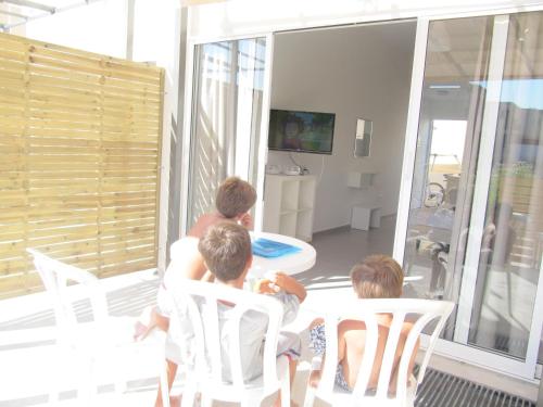 Sunny Holiday Apartments 4