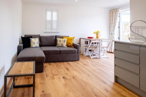 Oak – Three Tuns Apartments - image 8
