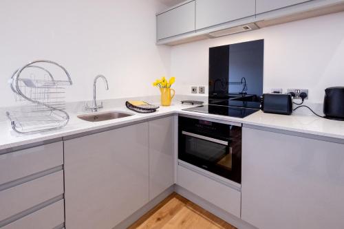 Oak – Three Tuns Apartments - image 3