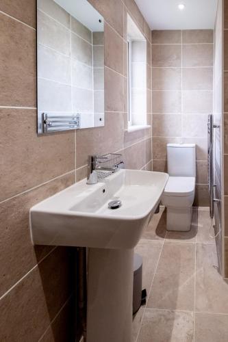 Oak – Three Tuns Apartments - image 6
