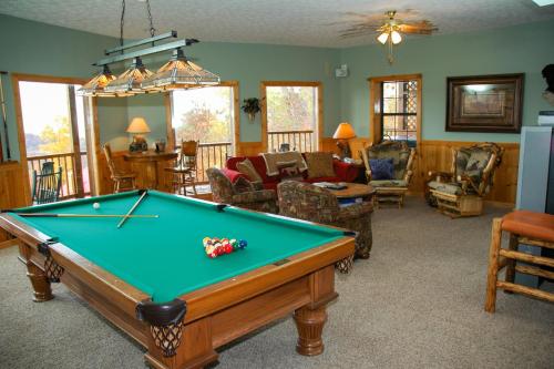 Chateau Bearden Sevierville Cabin - image 7