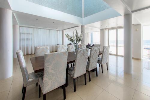 Residence on Sea View in Dolphin Coast
