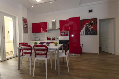 Colosseo Apartments and Rooms - Rome City Centre - image 7