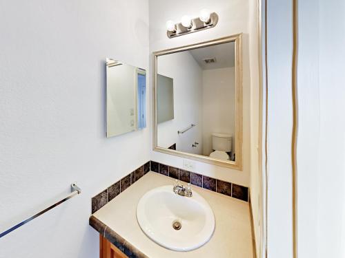 Wine Enthusiast Escape Home Home - image 8