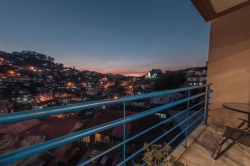 THE HALFHOUSE BY ELMAR CABIN in Baguio