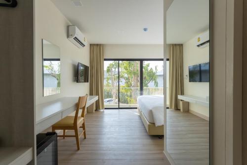 room detail thumbnail 1